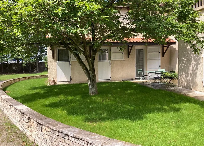 Logement Type 2 Dans Un Parc Verdoyant